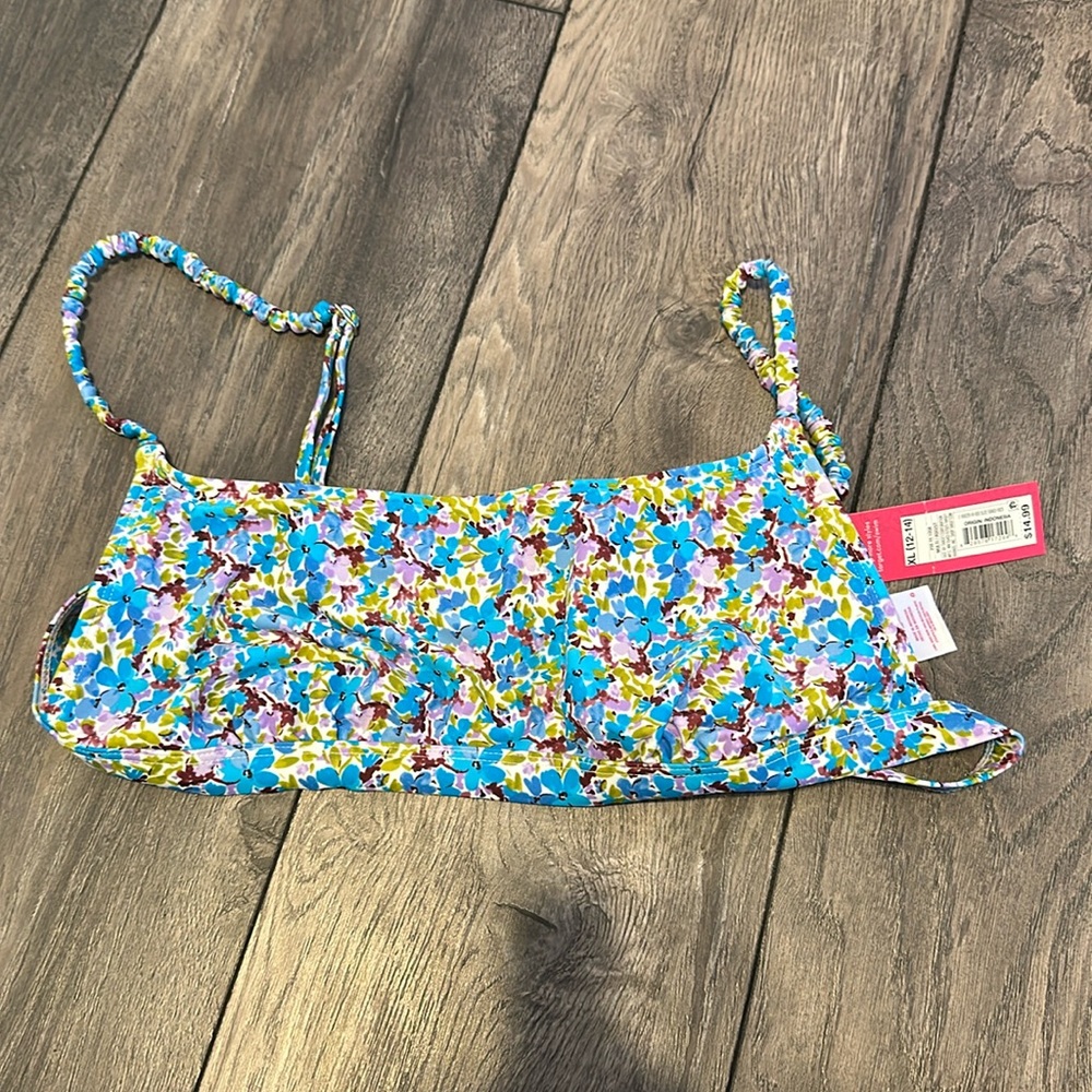 Target bathing suit top. Size XL. NWT